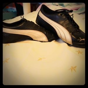 Puma tennis shoes